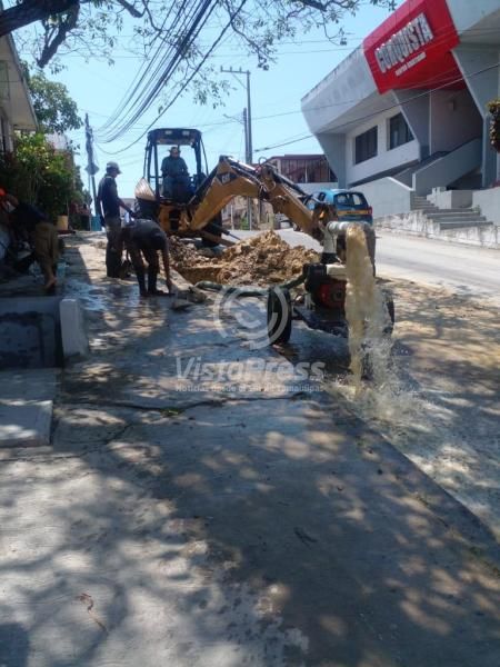 Atiende COMAPA Sur De Manera Oportuna Fugas De Agua En Sectores De