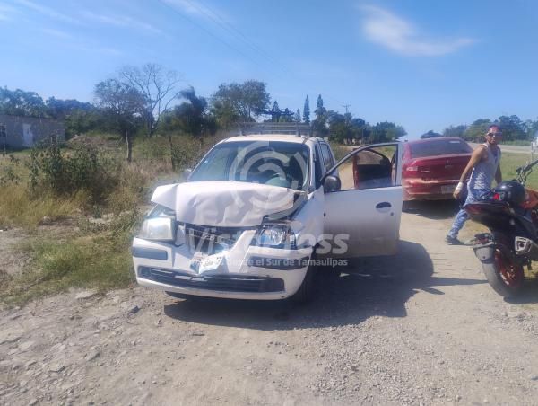 Aparatos O Choque Entre Camioneta Y Compacto Deja Una Lesionada Vista