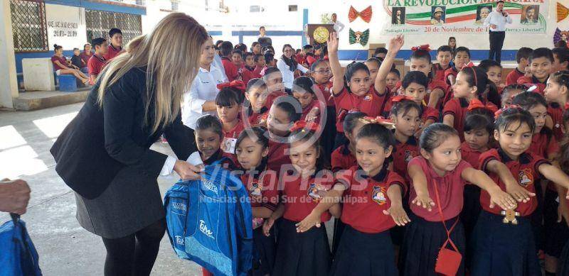 Continúa entrega de mochilas en escuelas de Matamoros - Vista Press Noticias