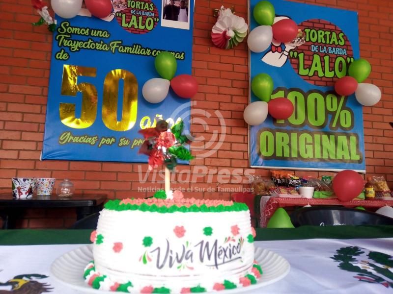 Festejan el mes patrio en las tortas de la barda - Vista Press Noticias