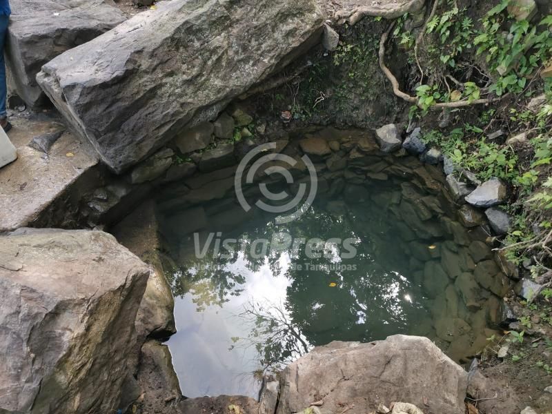 El nacimiento del manantial el agua cristalina sería otro atractivo para los paseantes.