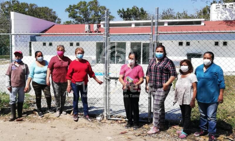 Protestas de residentes del ejido kilometro 79 por falta de facultativos en el dispensario médico de esa localidad.