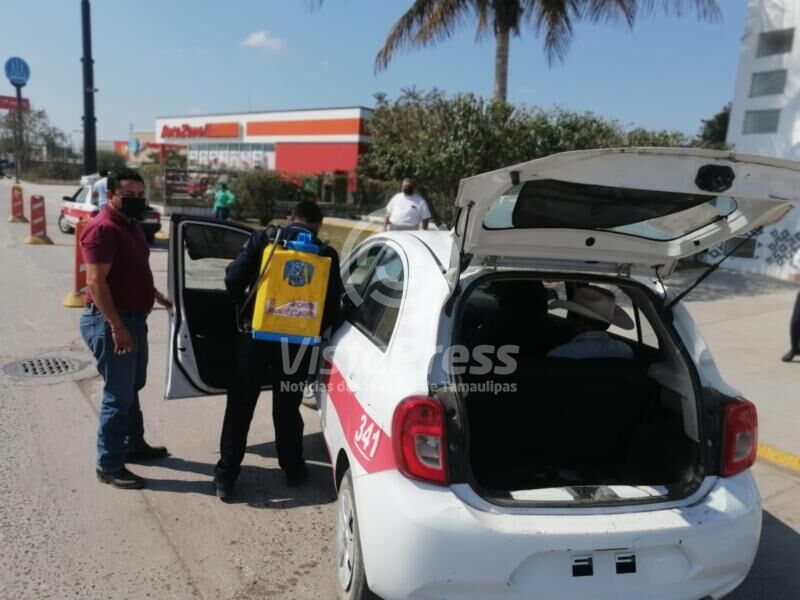 Jornada intensa de sanitización realizo transporte público en taxis de la localidad.