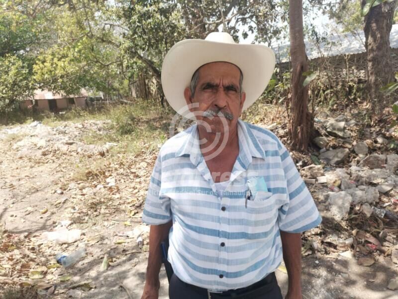 El productor ganadero León Almazán Zavala surgió de ayuda para el colapsado hato ganadero.