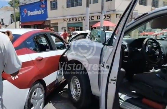 Una Mujer Lesionada Tras Choque Entre Camioneta Y Taxi - Vista Press ...